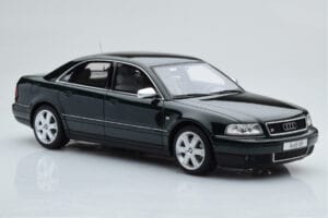 Audi S8 D2 Zelen Otto 1:18 OT916 Smola – slika 4 od 6
