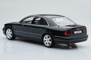 Audi S8 D2 Zelen Otto 1:18 OT916 Smola – slika 5 od 6