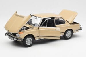 BMW 2002 Ti E10 Sahara Bež Kyosho 1:18 08541BG Kovina – slika 2 od 8
