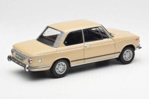 BMW 2002 Ti E10 Sahara Bež Kyosho 1:18 08541BG Kovina – slika 3 od 8