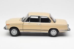 BMW 2002 Ti E10 Sahara Bež Kyosho 1:18 08541BG Kovina – slika 4 od 8