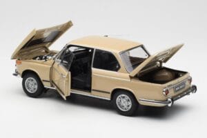 BMW 2002 Ti E10 Sahara Bež Kyosho 1:18 08541BG Kovina – slika 5 od 8