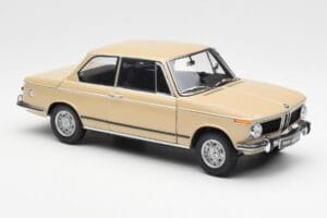 BMW 2002 Ti E10 Sahara Bež Kyosho 1:18 08541BG Kovina – slika 6 od 8