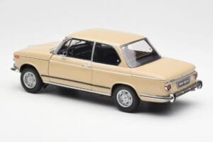BMW 2002 Ti E10 Sahara Bež Kyosho 1:18 08541BG Kovina – slika 7 od 8