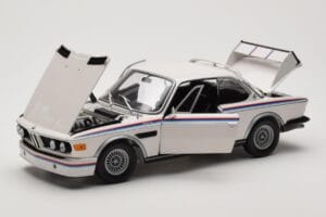 BMW 3.0 CSL E9 Bela Heritage Edition Minichamps 1:18 80432411550 Kovina – slika 2 od 8