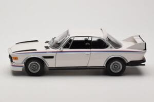 BMW 3.0 CSL E9 Bela Heritage Edition Minichamps 1:18 80432411550 Kovina – slika 4 od 8