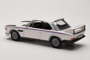 BMW 3.0 CSL E9 Bela Heritage Edition Minichamps 1:18 80432411550 Kovina – slika 7 od 8
