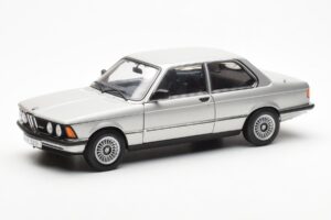 BMW 323i E21 Aspen Srebrn AUTOart 1:18