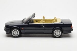 BMW 325i E30 Kabriolet Moder Otto 1:18 OT114 Smola – slika 3 od 6