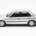 BMW 325i E30 Srebrna Otto 1:18 - image 3 of 6