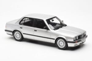 BMW 325i E30 Srebrna Otto 1:18 OT912 Smola – slika 4 od 6
