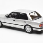 BMW 325i E30 Srebrna Otto 1:18 - image 5 of 6