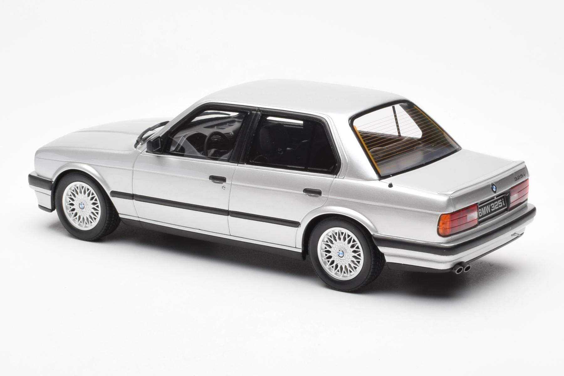 BMW 325i E30 Srebrna Otto 1:18 OT912 Smola – slika 5 od 6
