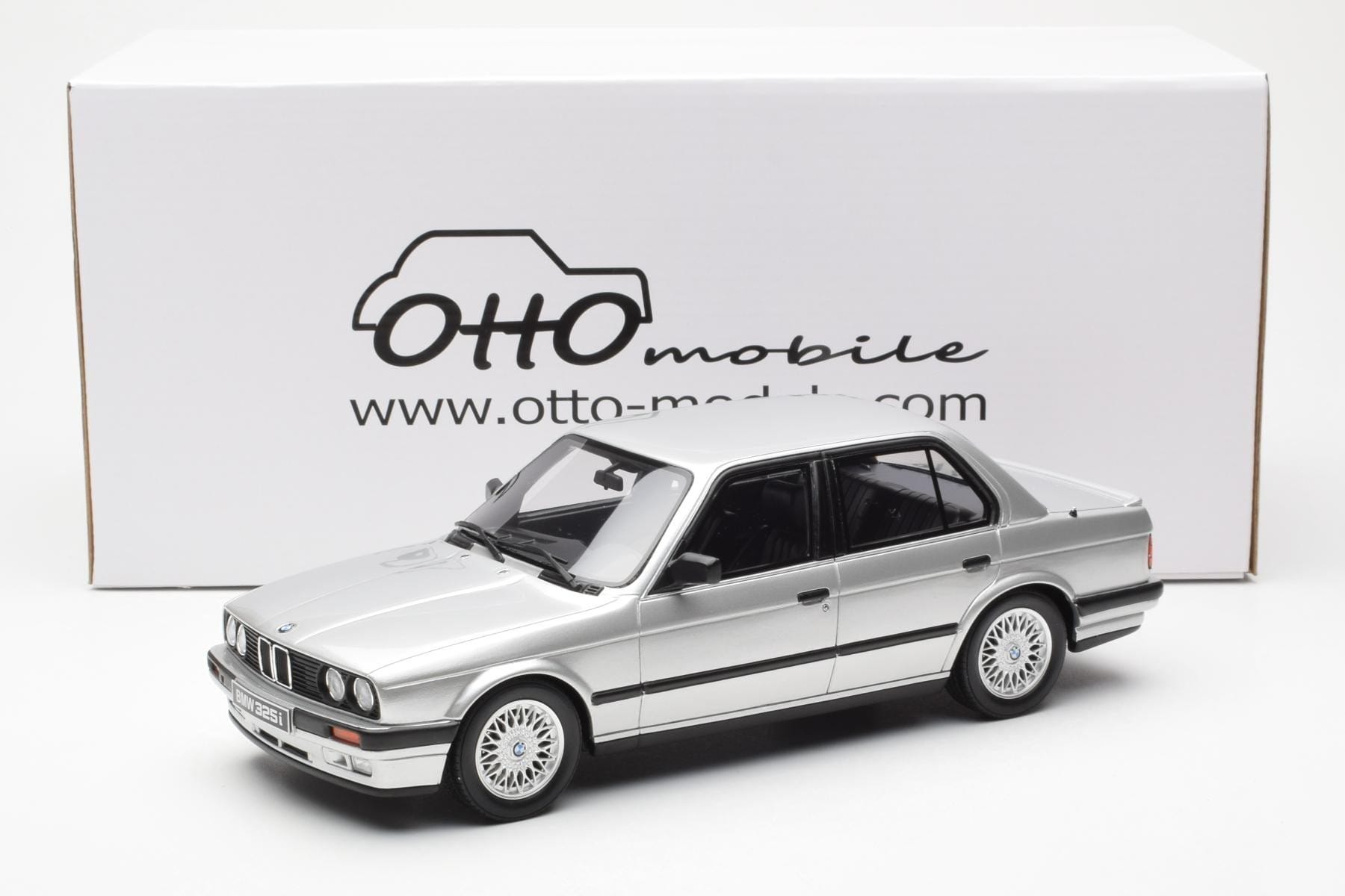 BMW 325i E30 Srebrna Otto 1:18 OT912 Smola – slika 6 od 6
