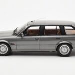 BMW 325i E30 Touring Siv Otto 1:18 - image 3 of 6
