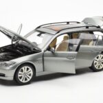 BMW 330i E91 Touring Siv Metallic Kyosho 1:18 - image 2 of 8