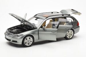 BMW 330i E91 Touring Siv Metallic Kyosho 1:18 80430394359 Kovina – slika 2 od 8