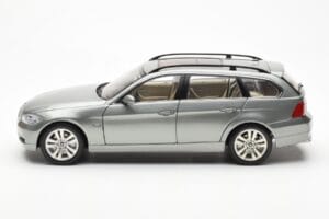 BMW 330i E91 Touring Siv Metallic Kyosho 1:18 80430394359 Kovina – slika 4 od 8