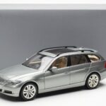 BMW 330i E91 Touring Siv Metallic Kyosho 1:18 - image 8 of 8