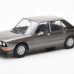BMW 520i E28 Siv MCG 1:18