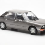 BMW 520i E28 Siv MCG 1:18 - image 4 of 6