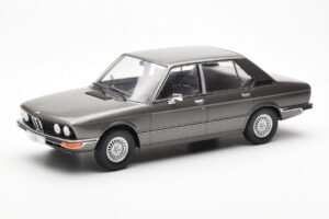 BMW 520i E28 Siv MCG 1:18