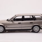 BMW 530i E34 Touring Siv Metalik MCG 1:18 - image 3 of 6