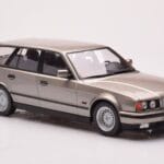 BMW 530i E34 Touring Siv Metalik MCG 1:18 - image 4 of 6