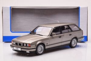 BMW 530i E34 Touring Siv Metalik MCG 1:18 MCG18330 Kovina – slika 6 od 6