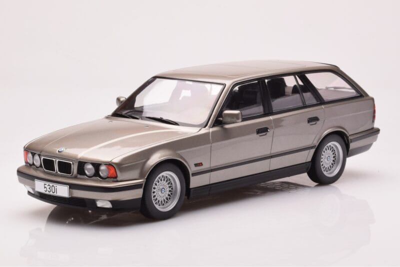 BMW 530i E34 Touring Siv Metalik MCG 1:18