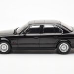 BMW 540i E34 Črn Metallic MCG 1:18 - image 3 of 6