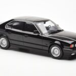 BMW 540i E34 Črn Metallic MCG 1:18 - image 4 of 6