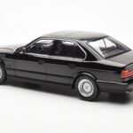BMW 540i E34 Črn Metallic MCG 1:18 - image 5 of 6