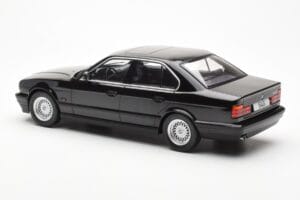 BMW 540i E34 Črn Metallic MCG 1:18 MCG18157 Kovina – slika 5 od 6