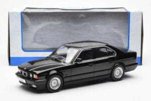 BMW 540i E34 Črn Metallic MCG 1:18 MCG18157 Kovina – slika 6 od 6