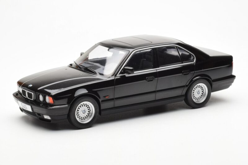 BMW 540i E34 Črn Metallic MCG 1:18