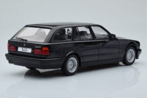 BMW 540i E34 Touring Črn Metalik MCG 1:18 MCG18329 Kovina – slika 2 od 6