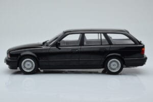 BMW 540i E34 Touring Črn Metalik MCG 1:18 MCG18329 Kovina – slika 3 od 6
