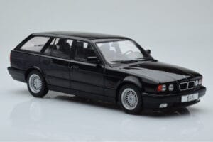 BMW 540i E34 Touring Črn Metalik MCG 1:18 MCG18329 Kovina – slika 4 od 6