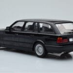 BMW 540i E34 Touring Črn Metalik MCG 1:18 - image 5 of 6