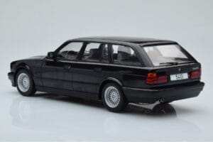 BMW 540i E34 Touring Črn Metalik MCG 1:18 MCG18329 Kovina – slika 5 od 6