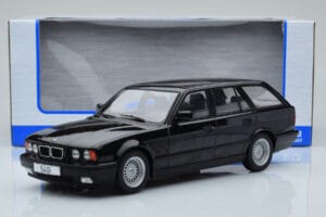 BMW 540i E34 Touring Črn Metalik MCG 1:18 MCG18329 Kovina – slika 6 od 6