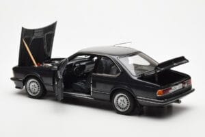 BMW 635 CSi E24 Diamant Črna Metalik AUTOart 1:18 70521 Kovina – slika 5 od 8