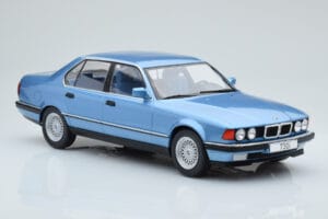 BMW 7 Series E32 730i Modra MCG 1:18 MCG18160 Kovina – slika 3 od 5