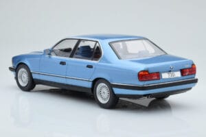BMW 7 Series E32 730i Modra MCG 1:18 MCG18160 Kovina – slika 4 od 5