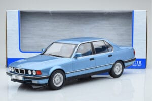 BMW 7 Series E32 730i Modra MCG 1:18 MCG18160 Kovina – slika 5 od 5