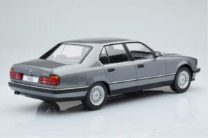 BMW 7 Series E32 740i Srebrna MCG 1:18 MCG18161 Kovina – slika 2 od 5