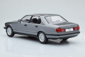 BMW 7 Series E32 740i Srebrna MCG 1:18 MCG18161 Kovina – slika 4 od 5