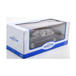 BMW 750i E32 Črn MCG 1:18 - image 3 of 3