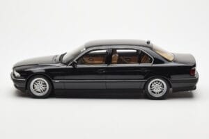 BMW 750iL E38 Črn Otto 1:18 OT609 Smola – slika 3 od 6